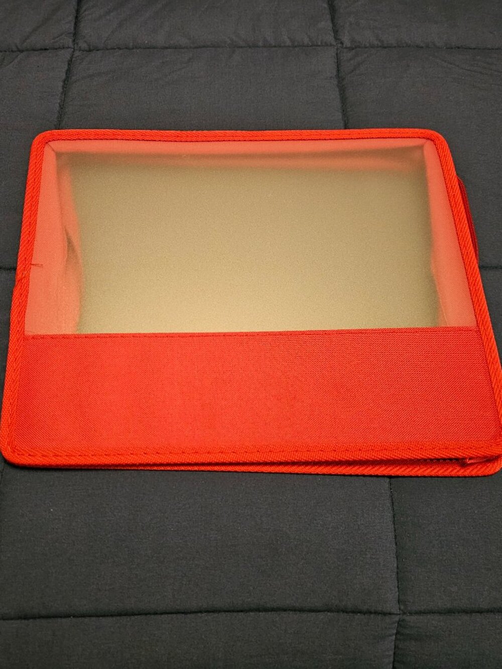 Staples 3" expanding wallet zip closure red letter size